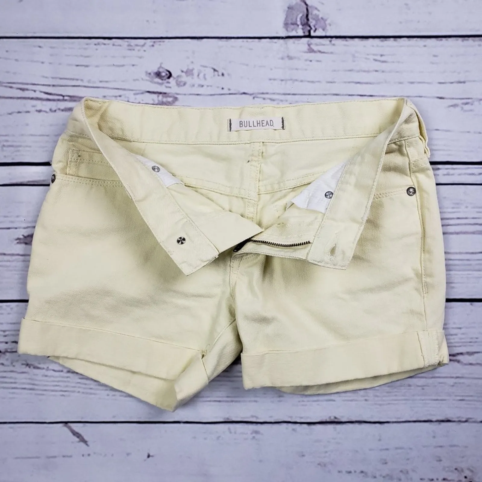 Bullhead Denim Yellow Wash Flat Front Midi Jean Shorts Junior's Size 1 - Image 7