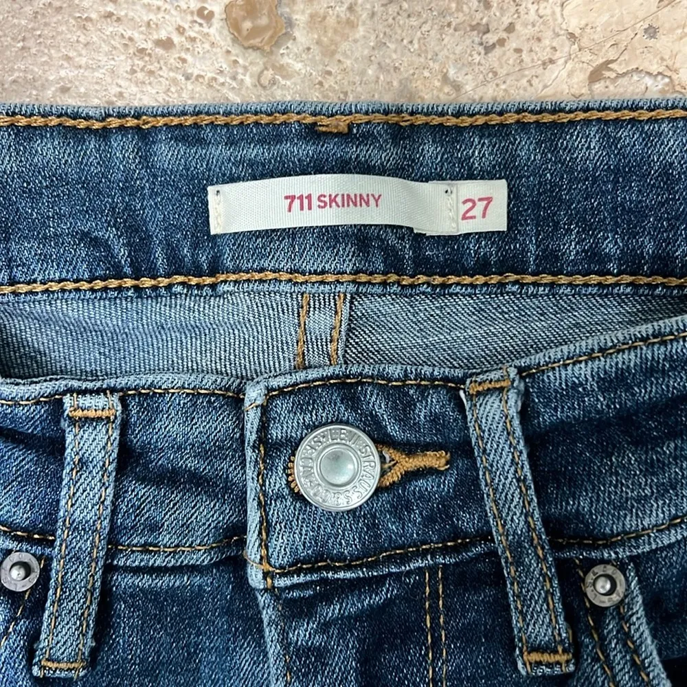 Levi’s 711 Skinny Dark Wash - Image 3