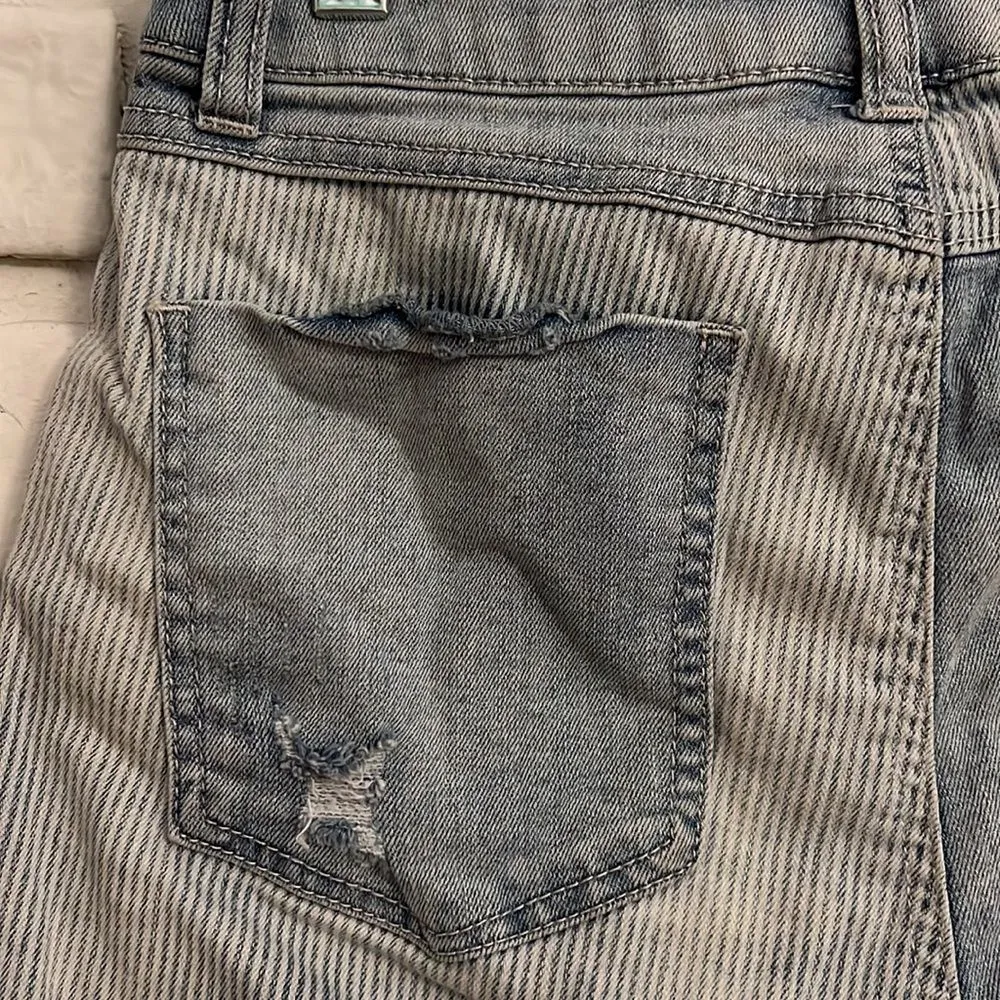Rewash distressed vertical stripe denim shorts size 7/28 - Image 8