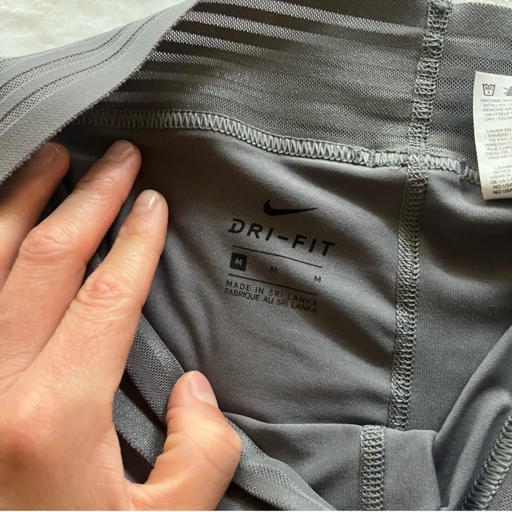 Nike Women's Athletic Gray Shorts M - Image 3