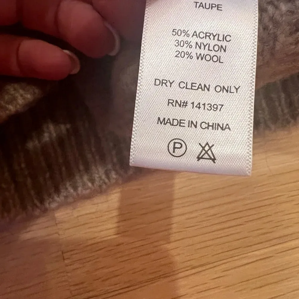 The tea time sweater size large - Image 4