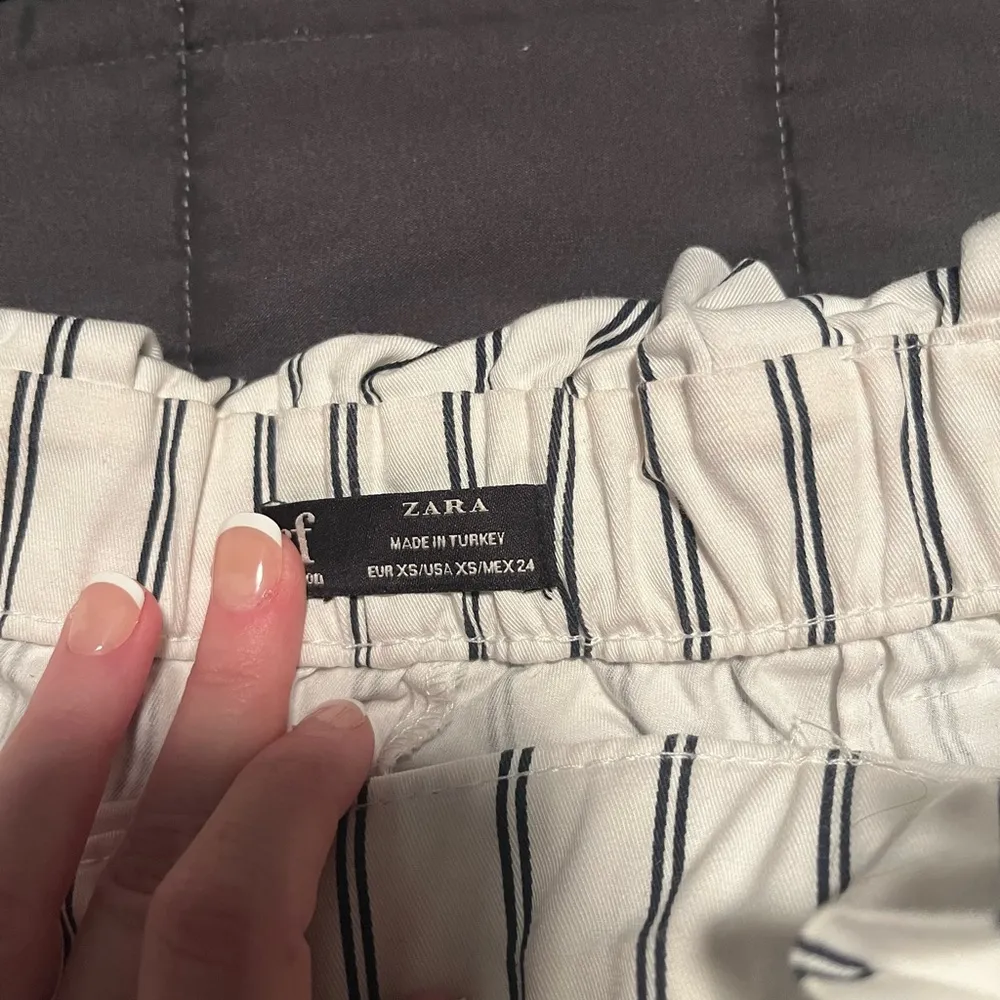 ZARA  High Waisted Striped Shorts in Size XS - Image 4