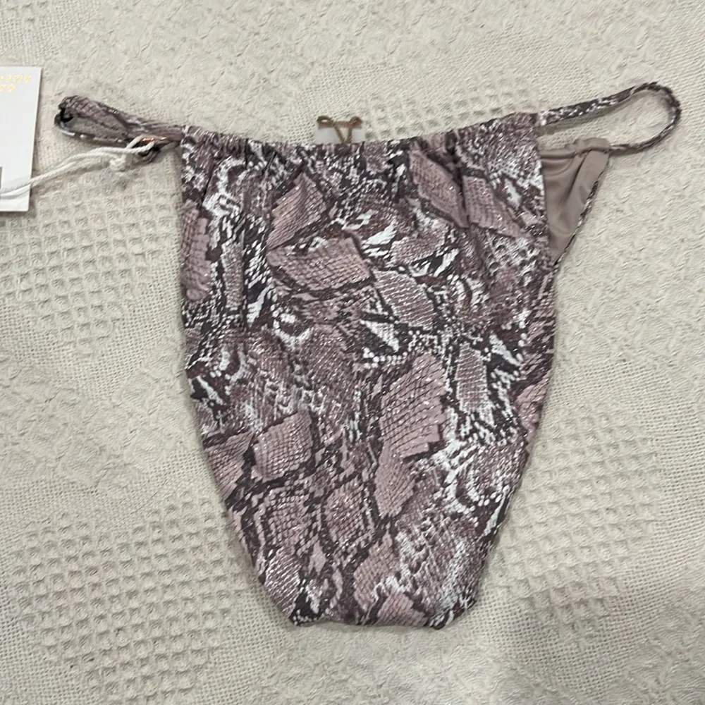 COPY - GOOD AMERICAN SNAKE PRINT SWIM BOTTOMS - Image 4