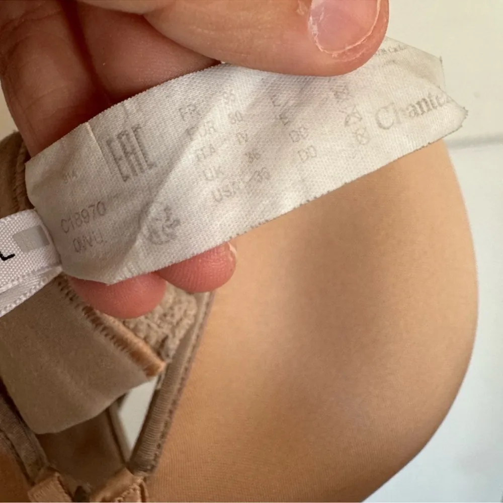 Chantelle nude lace underwire bra size 36DD. - Image 4