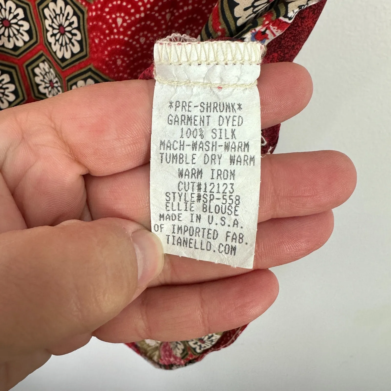 Tianello Silk Blouse M Red Floral Art to Wear Boho Luxe Y2K Artsy Eclectic Indie Size M - Image 3