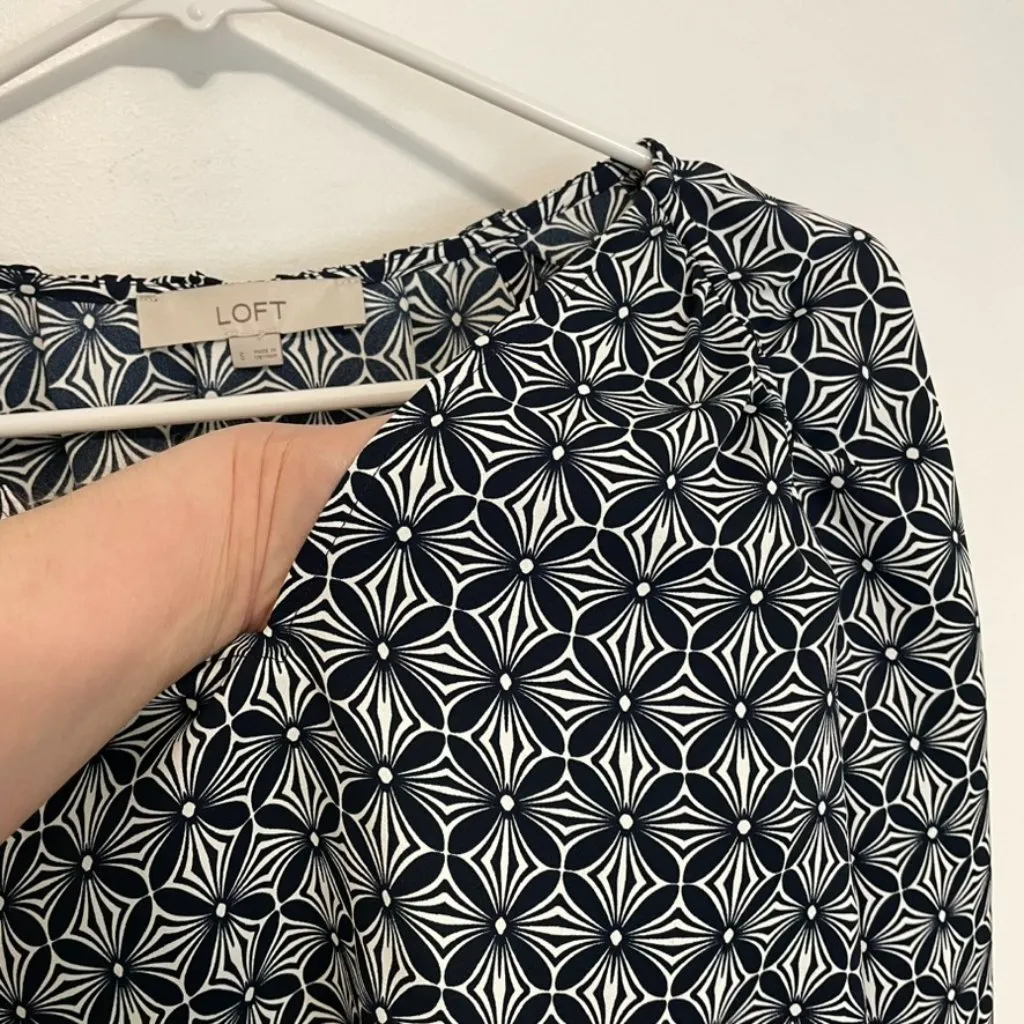ANN TAYLOR LOFT Geo Shirred Raglan Blouse Navy Blue Geometric Floral Long Sleeve - Image 9