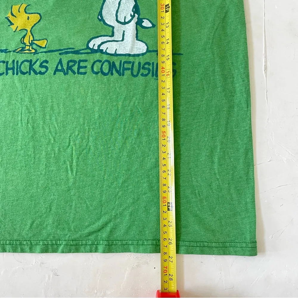T shirt Green Junk Food Chicks are Confusing Snoopy Woodstock Peanuts Size M - Image 8