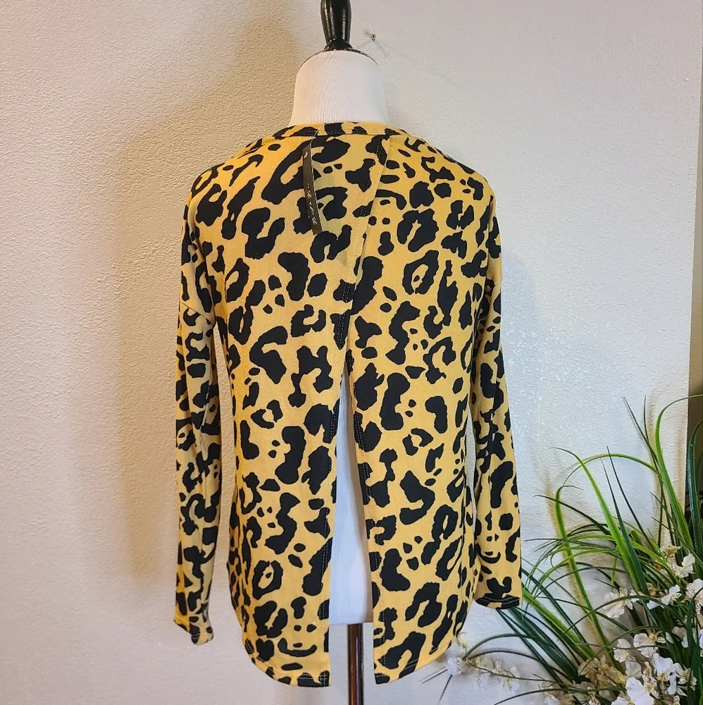 Brit & Bri Tiger Design Long Sleeve Blouse Size Small - Image 5