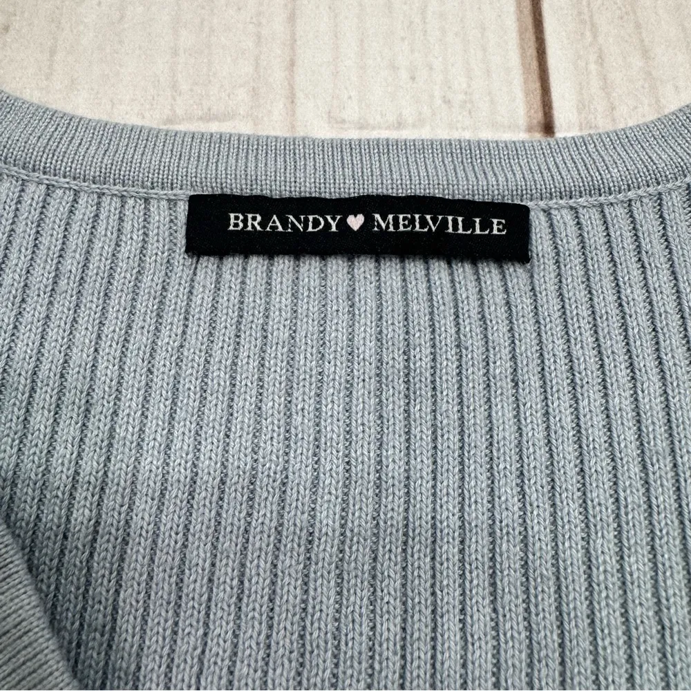 Brandy Melville Pale Blue Cropped V Neck Button Front Sweater Size Small - Image 4