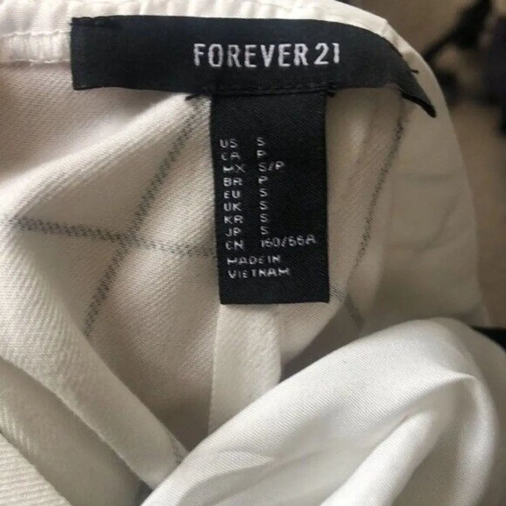 Forever 21 white jumpsuit S plunge deep neck wide avante garde wide leg new - Image 3