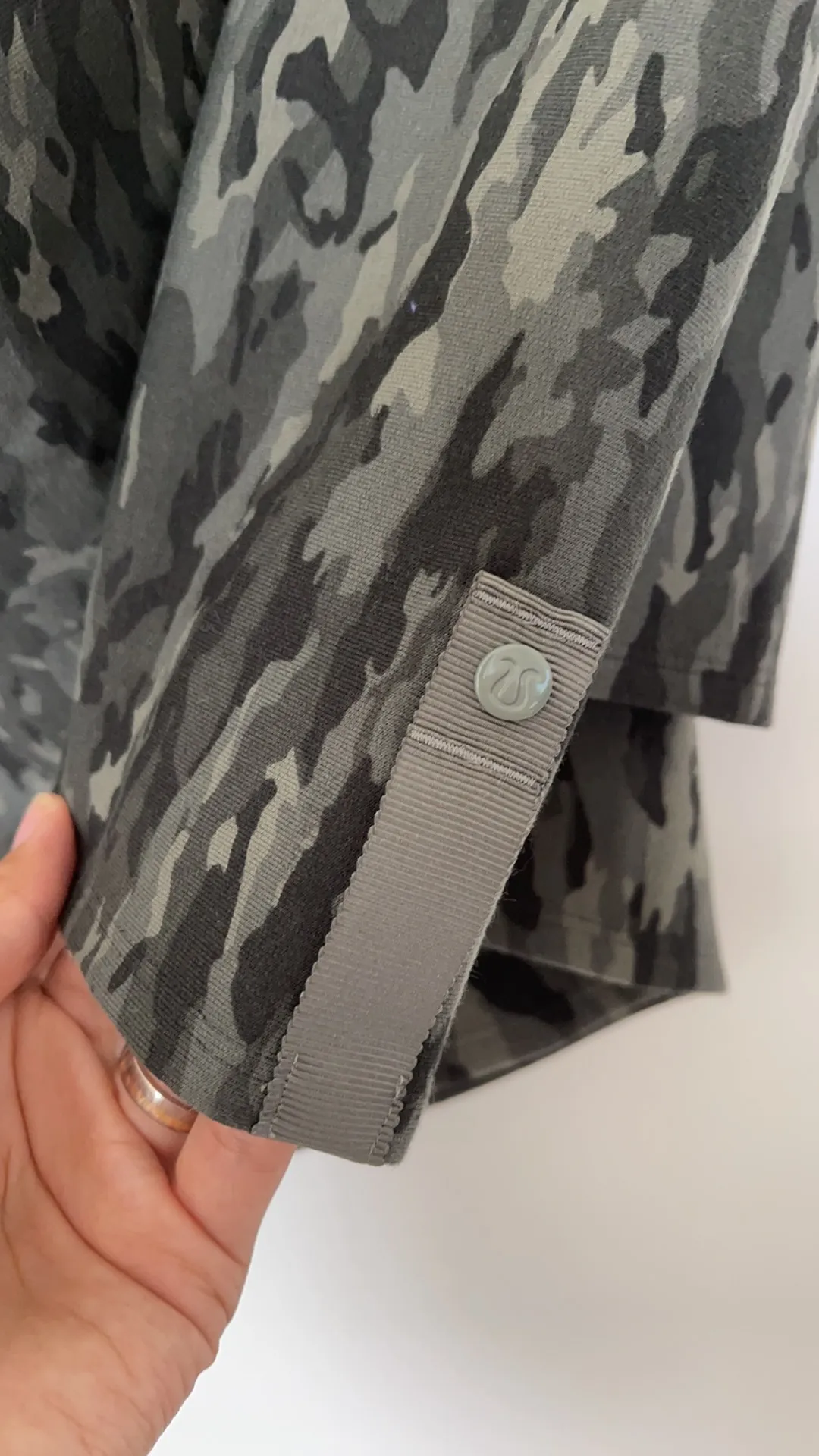 Vinyasa Scarf Evergreen Camo Green - Image 4