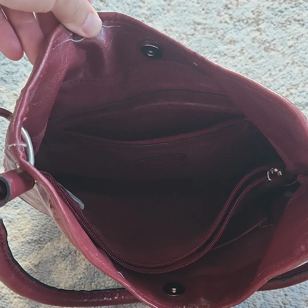 Croft & Barrow Vegan Leather Shoulder Bag Maroon - Image 6