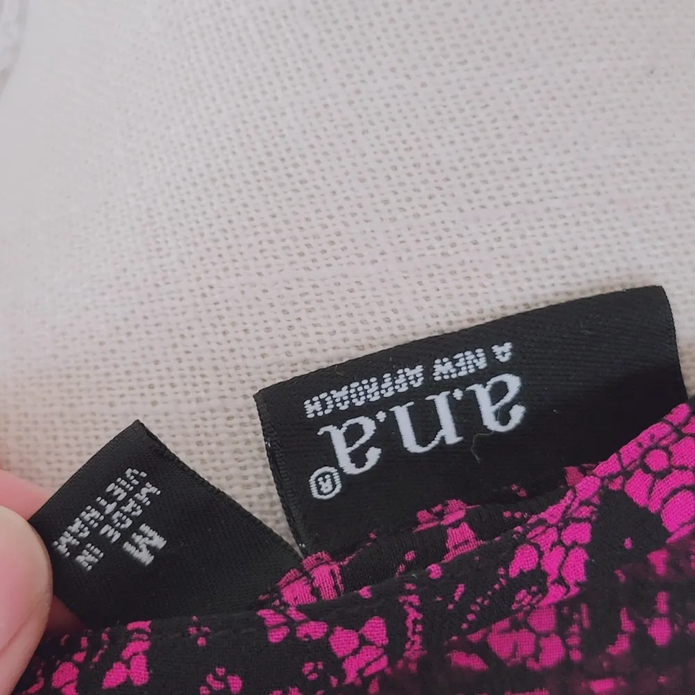 a.n.a paisley print blouse size medium - Image 6