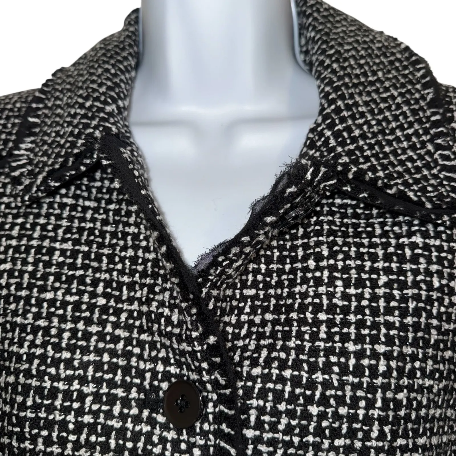 WHITE HOUSE BLACK MARKET Black White‎ Tweed Jacket Button Front Size 2 - Image 3