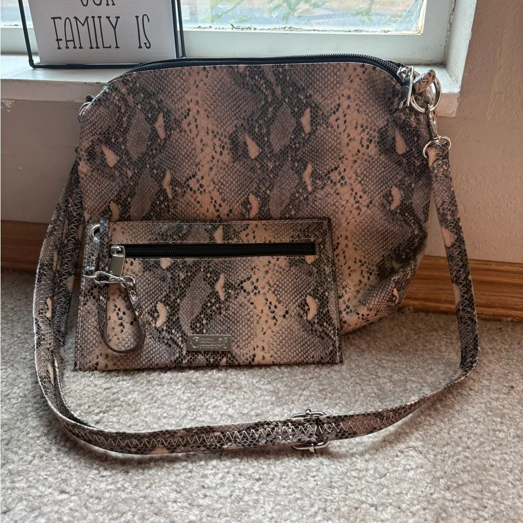 Snakeskin Crossbody Bag & Wristlet Set Carlos Santana Faux Leather Black - Image 2