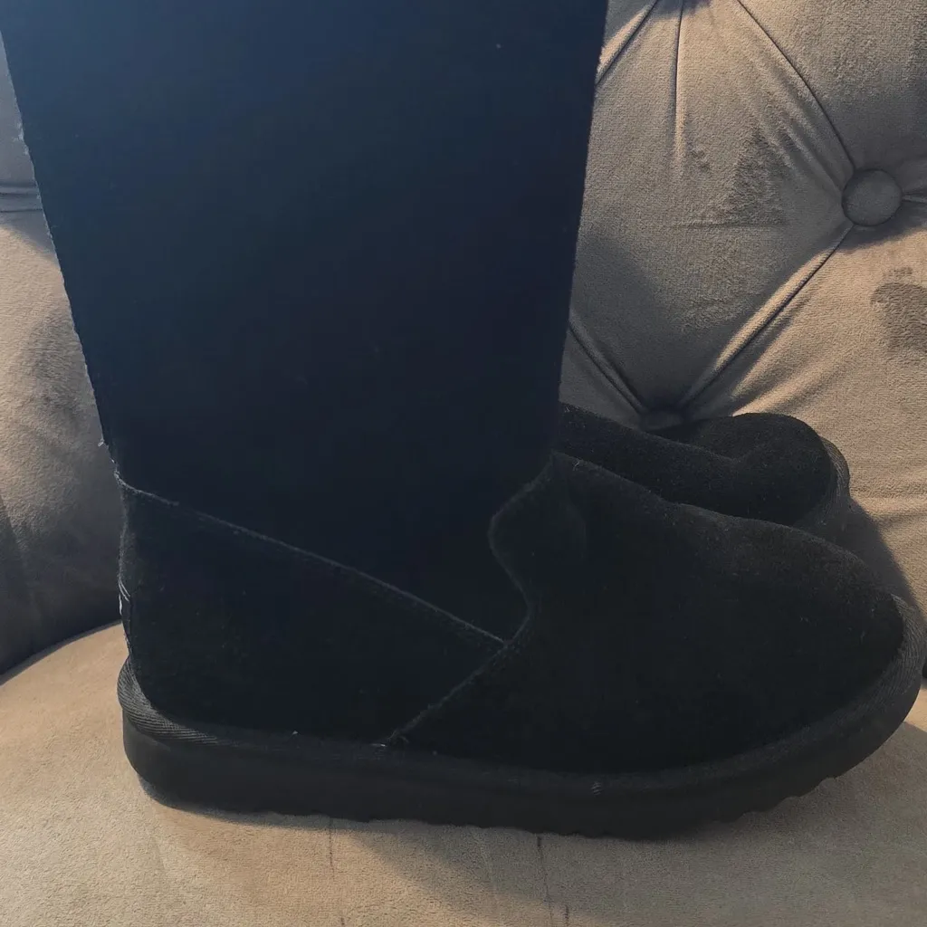 UGG Black Suede Boots with Zipper - Image 4