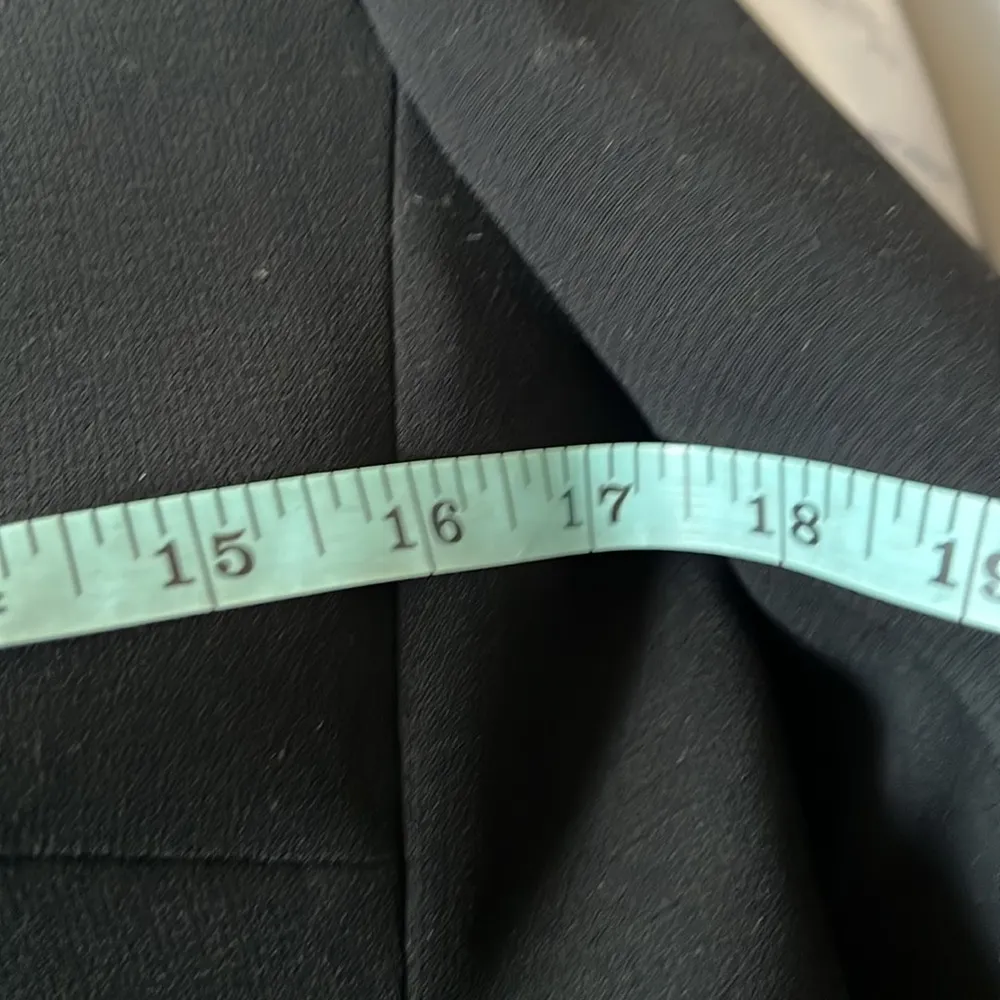 Tahari Women’s Black Blazer Shoulder Pads Embroidered Mock Collar Snap Closuredb - Image 10