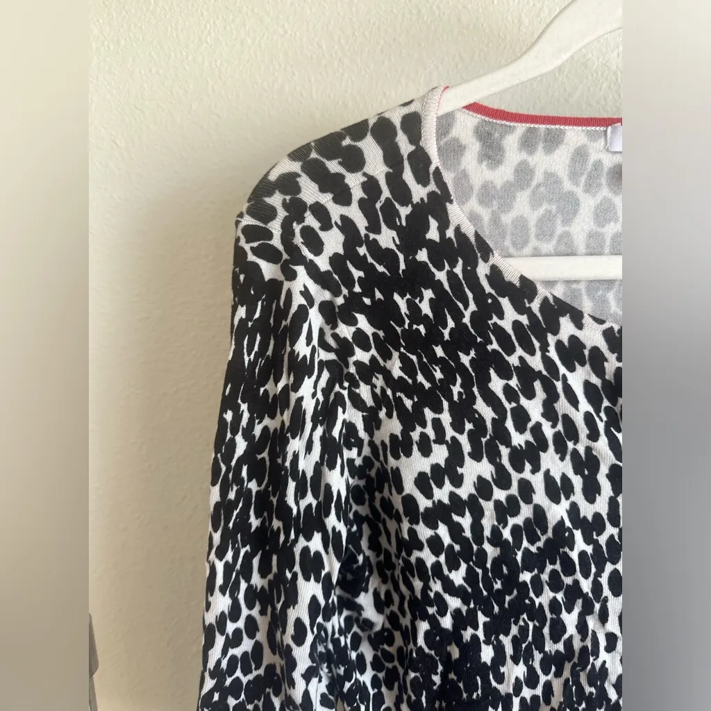 ROZ & ALI Black and white Cardigan with red trim. - Image 6