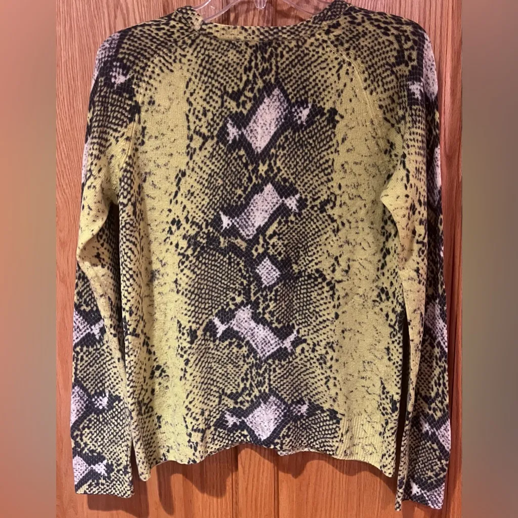 EQUIPMENT Femme Sloane Python Print Neon Yellow Gray Cashmere Sweater Size XS - Image 12
