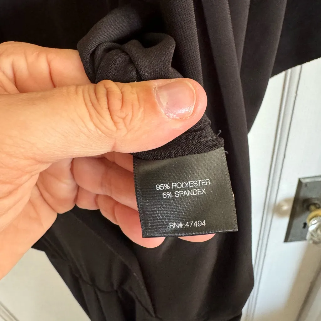 Norma Kamali black v-neck short sleeve jumpsuit size small (36) - Image 8