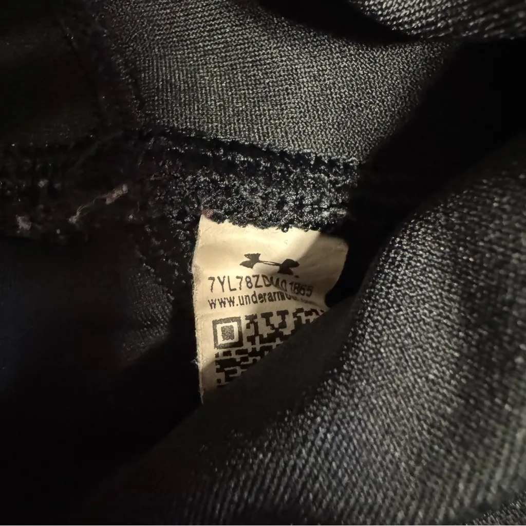 Under Armour Black Cropped Workout Leggings Sz S Gym Training Pilates Barre - Image 5