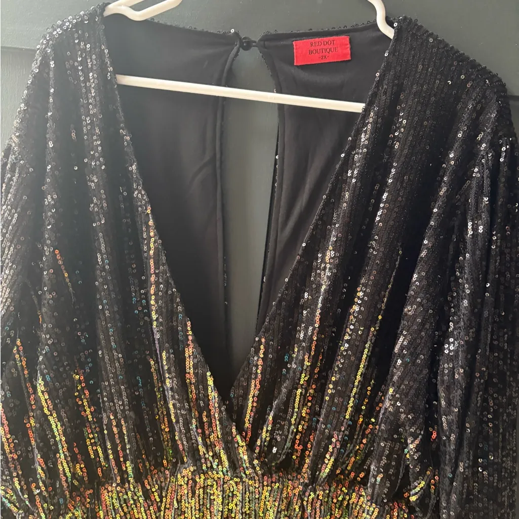Elegant Black and Gold Sequin Long Sleeve Dress Size 2X - Image 2