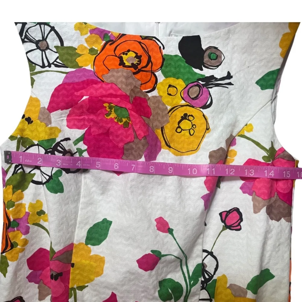 White Floral Light  Dress Size 4 - Image 11