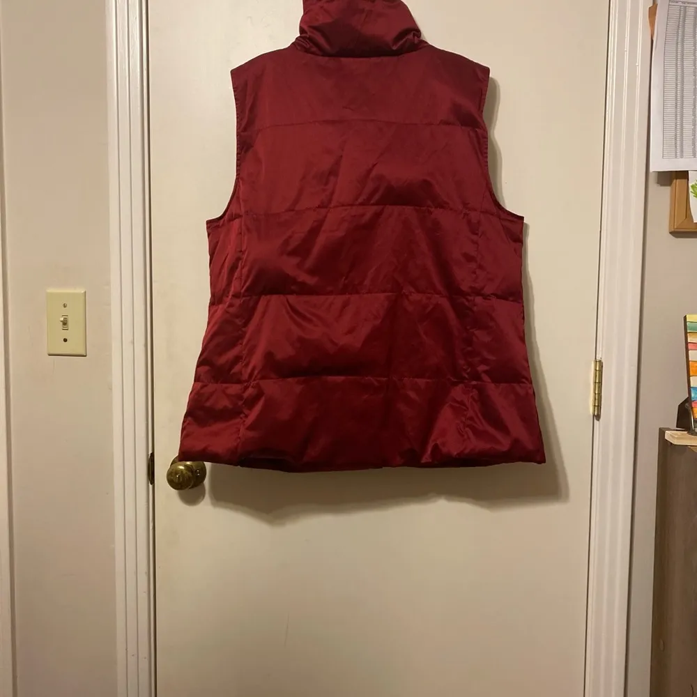 J.Jill red or maroon puffer vest size large - Image 2