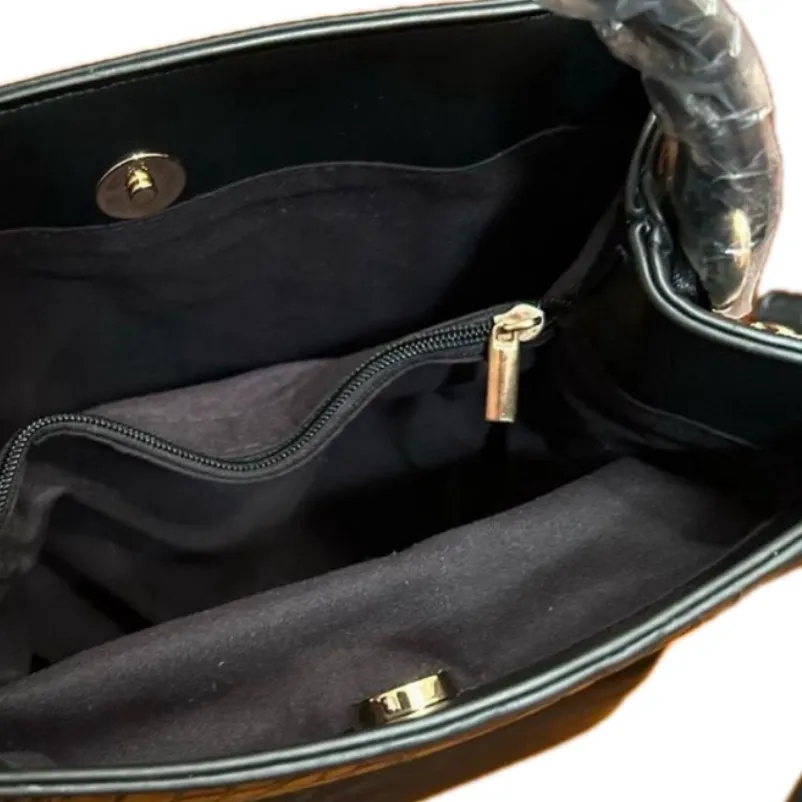 NWT AOTA Elena Bag Black (Vagan) Crossbody/Handbag - Image 7