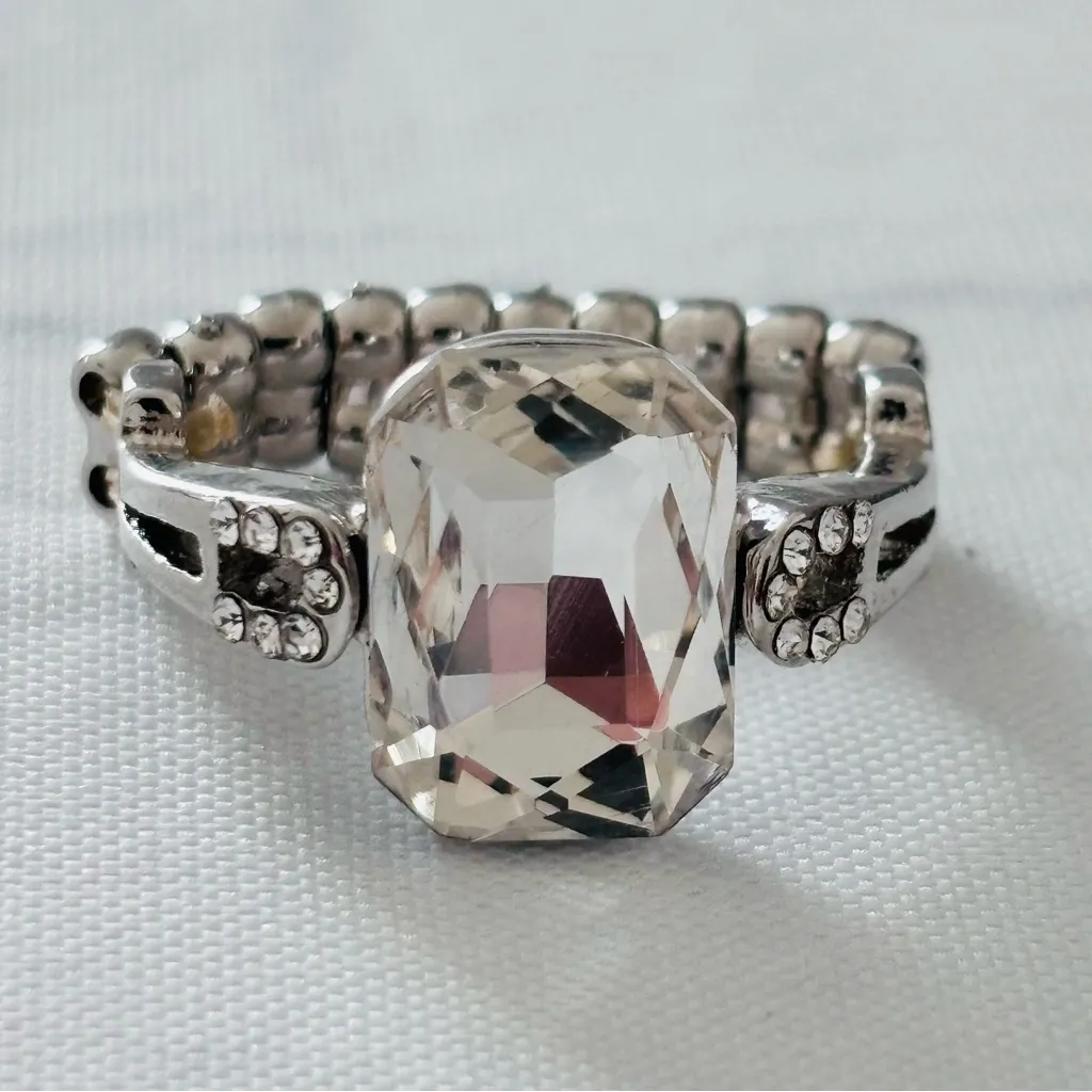 Elegant Silver Crystal Ring stretchy - Image 2