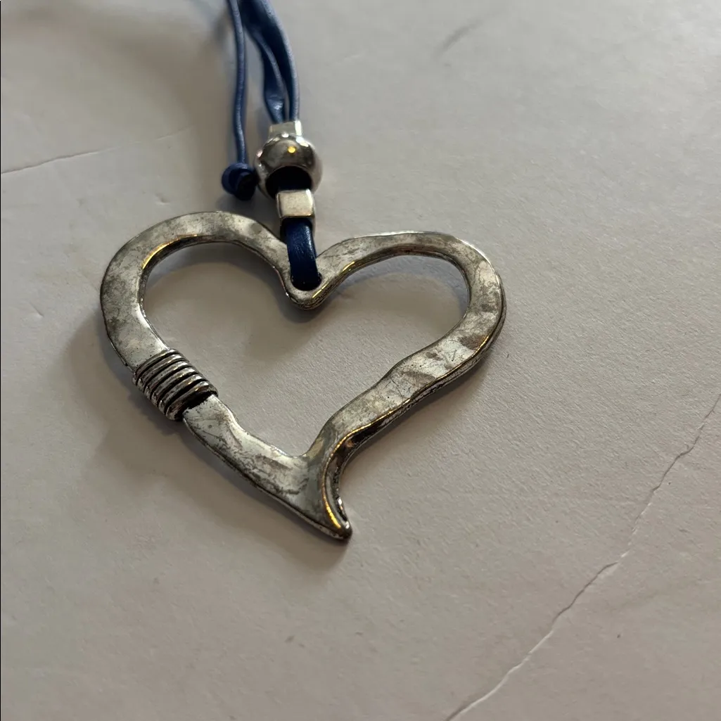 HEART NECKLACE SILVER TONED METAL HEART WITH FAUX BLUE LEATHER ADJUSTABLE CORD - Image 7