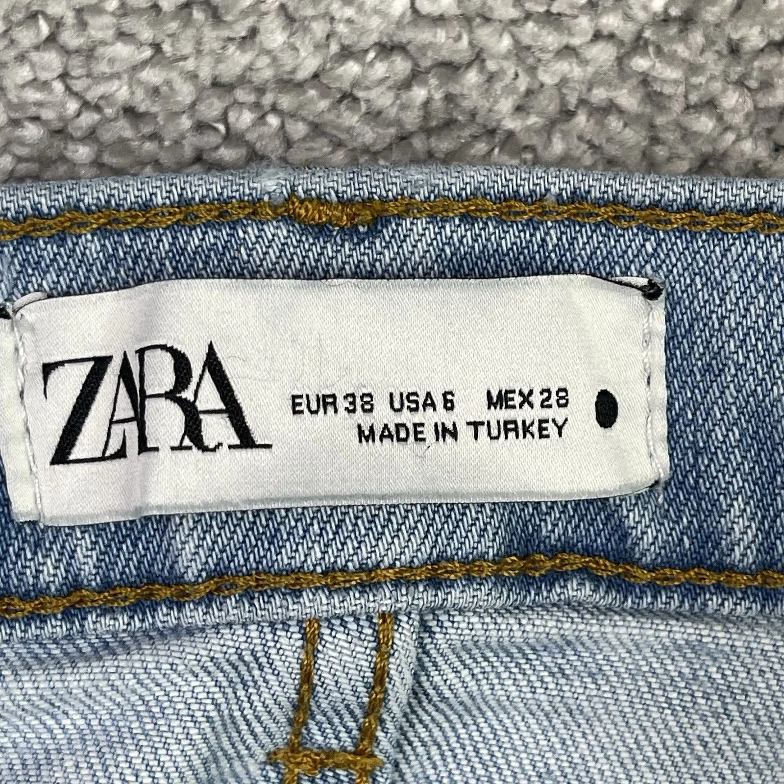 ZARA The DREED Flare Jeans Women’s 6 Blue Raw Hem Cropped Light Wash Stretch - Image 5