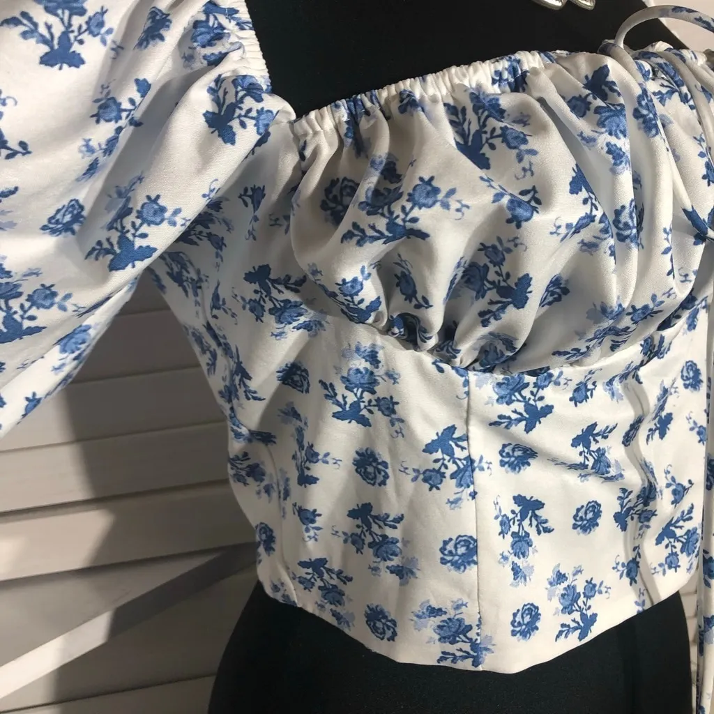 Vintage Y2K boho Cropped Top Tie Front Trumpet Sleeves Floral Blue & White M Size M - Image 10