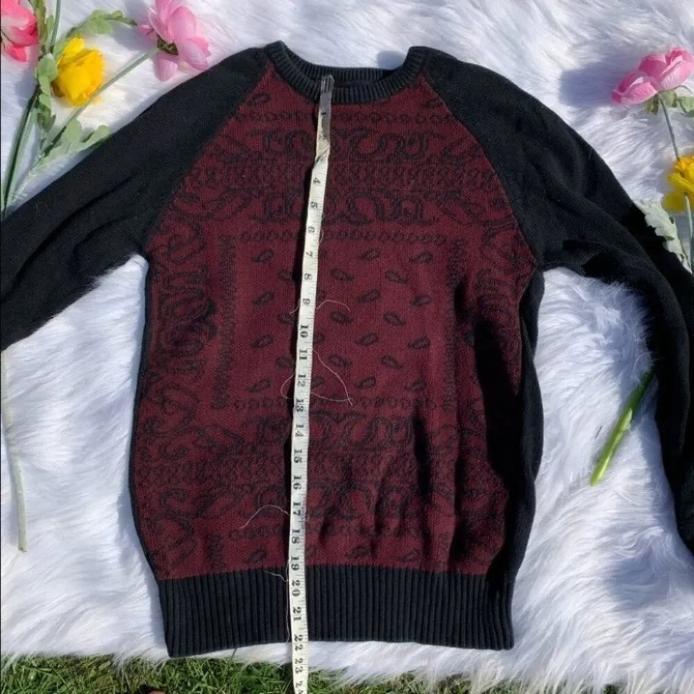 Black Small Maroon Paisley Cotton Sweater Size Small - Image 4