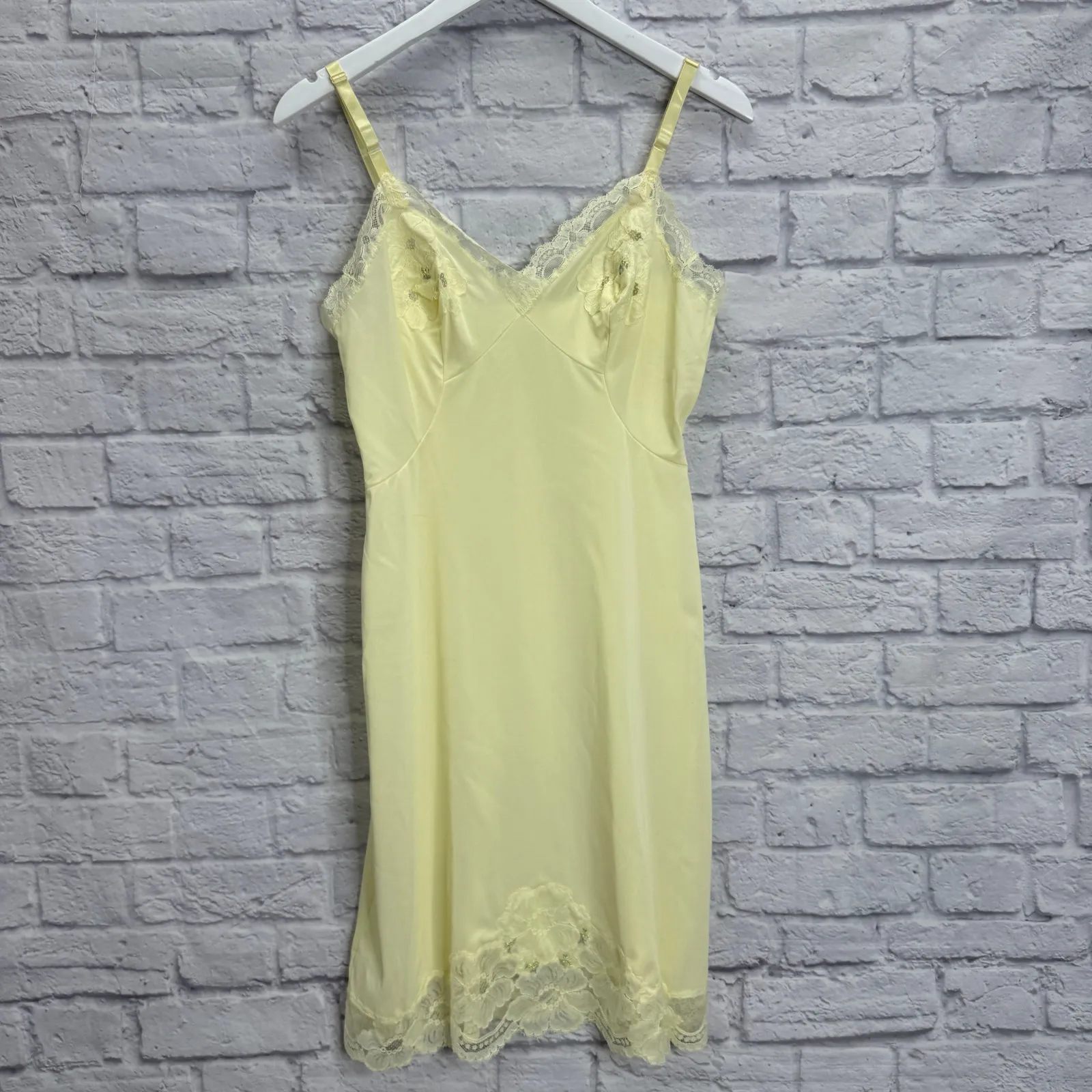 Vintage Shadowline Butter Yellow Full Slip S/34 Nylon Floral Lace Detail Dress - Image 9