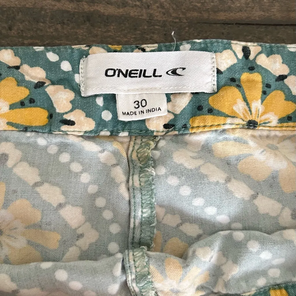 Women’s O’Neill‎ pants size 30 - Image 2