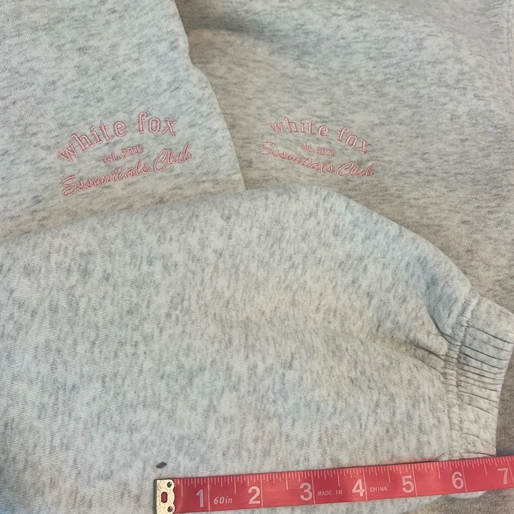 White Fox Boutique Essentials Club Set Crewneck & Sweatpants Grey Marle Pink - Image 16