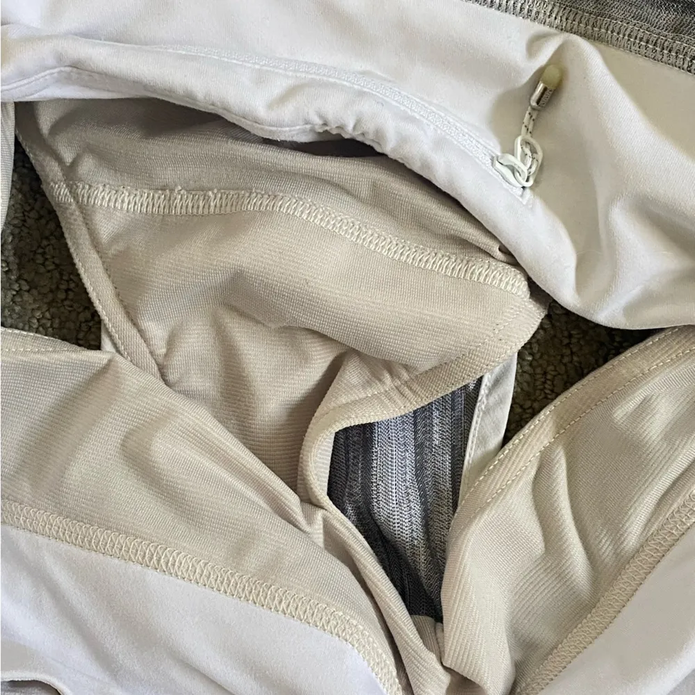 2013 Lululemon Run Speed Short Wee Are From Space White Combo Horizontal Stripe - Image 3