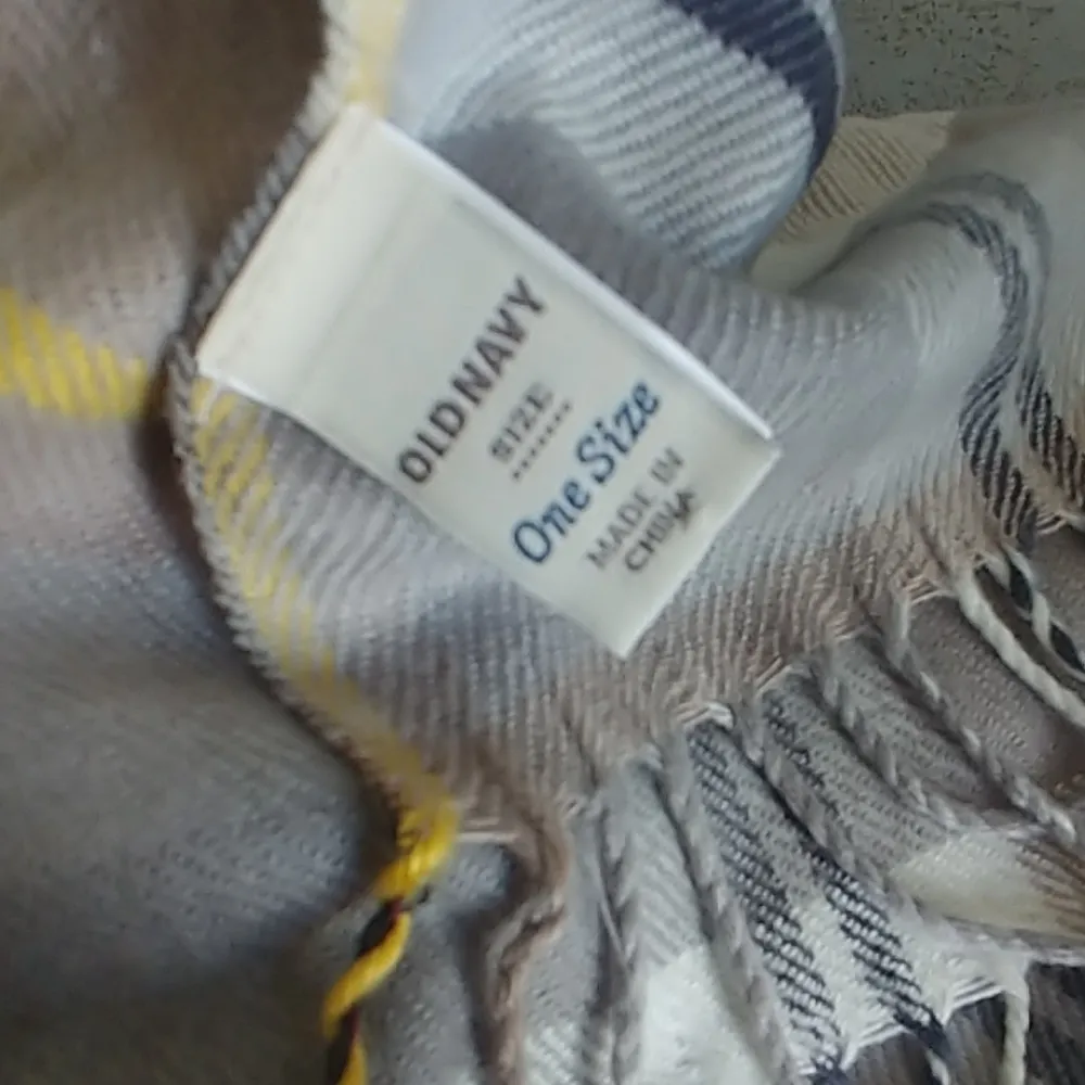 Old Navy Oversize Plaid Blanket Scarf w/ Fringe - Image 5
