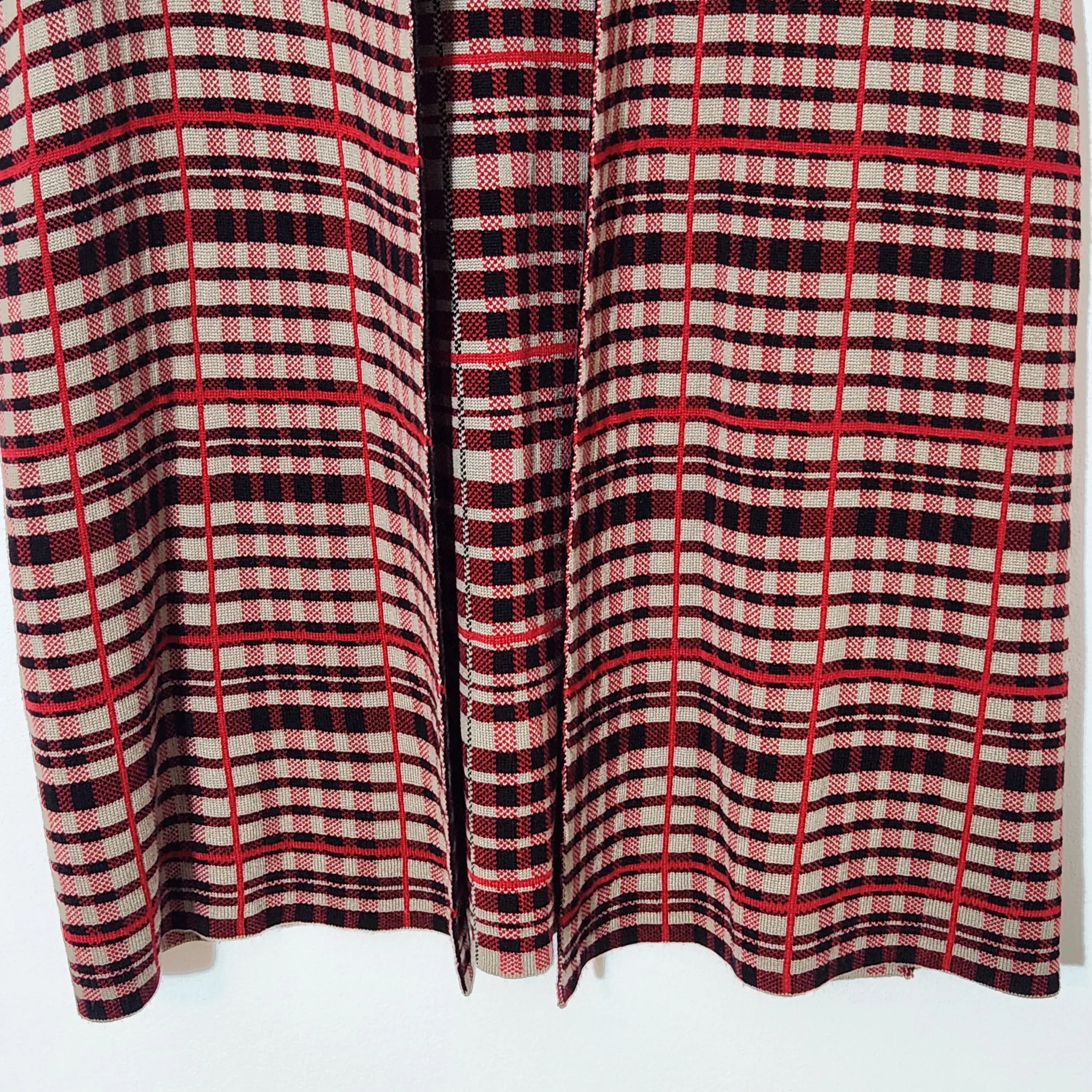 Leo & Nicole Red and Khaki Plaid Sleeveless Sweater Cardigan Size Medium Petite - Image 4
