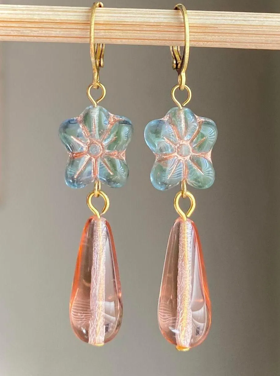 quality Czech glass flower beads & teardrops dangle earrings💚 - Image 2