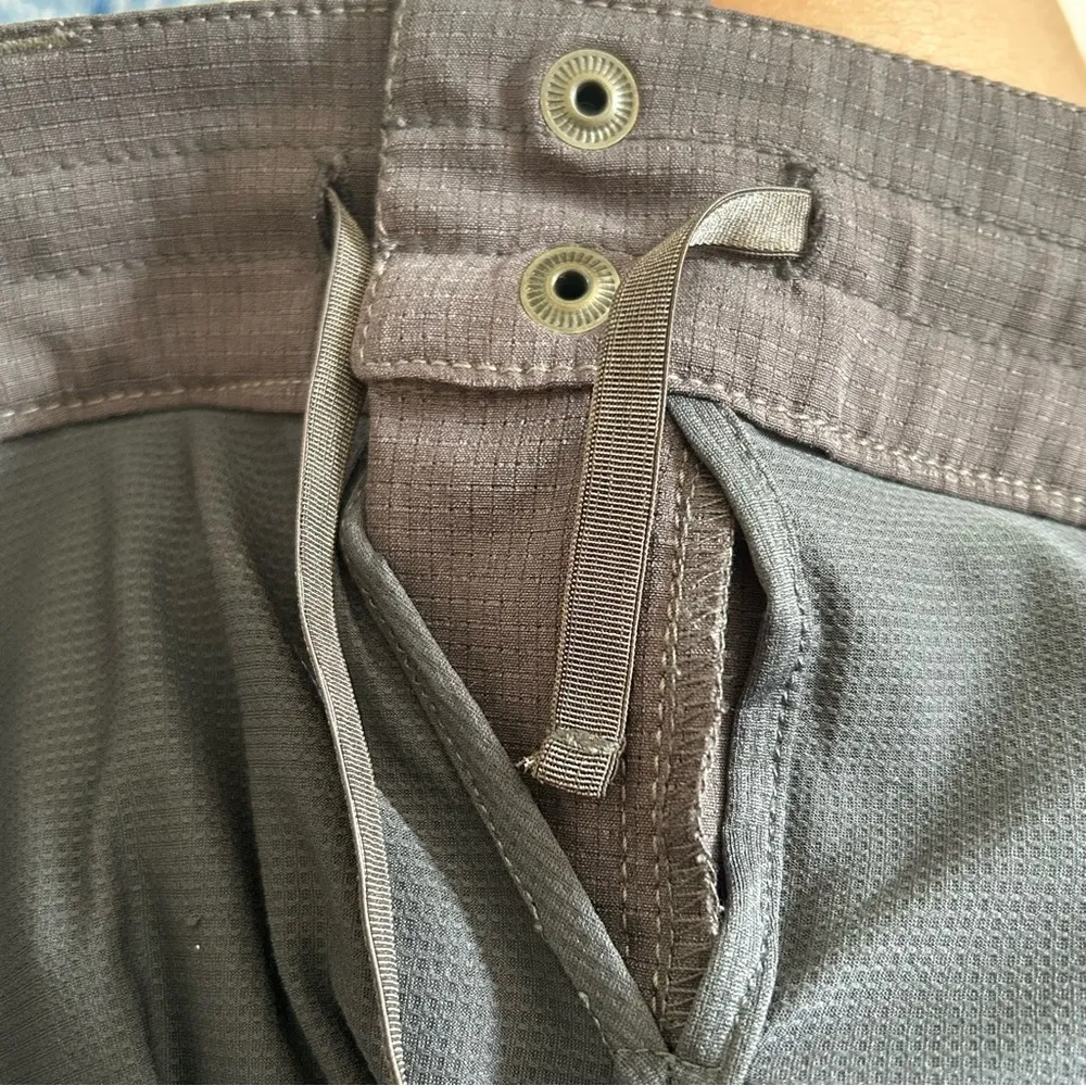 KÜHL Strattus Skort Skirt with Built-in Shorts in Grey Size 2 - Image 9