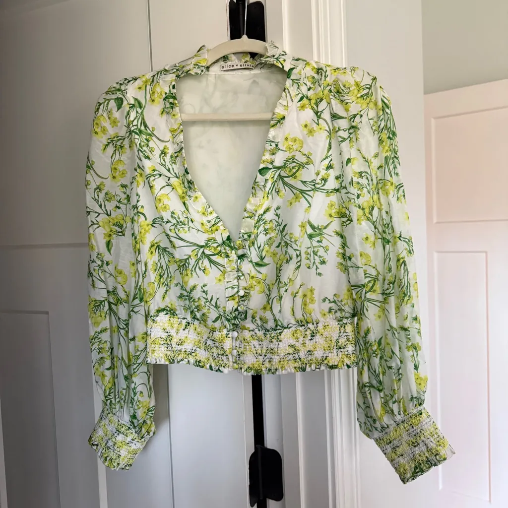 ALICE AND OLIVIA Callico Floral Cotton & Silk Crop Blouse In Sun Ditsy - Image 2