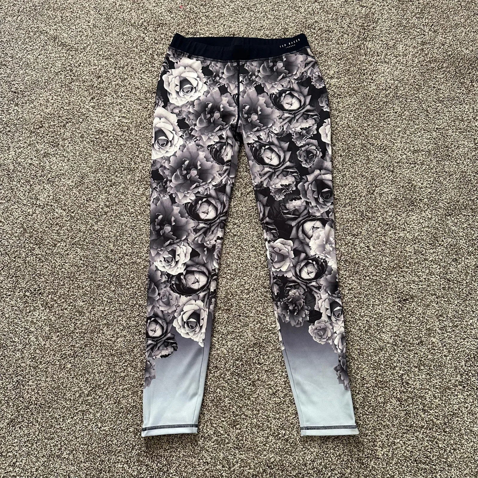 Ted Baker gray, white & navy floral pattern leggings size M - Image 2