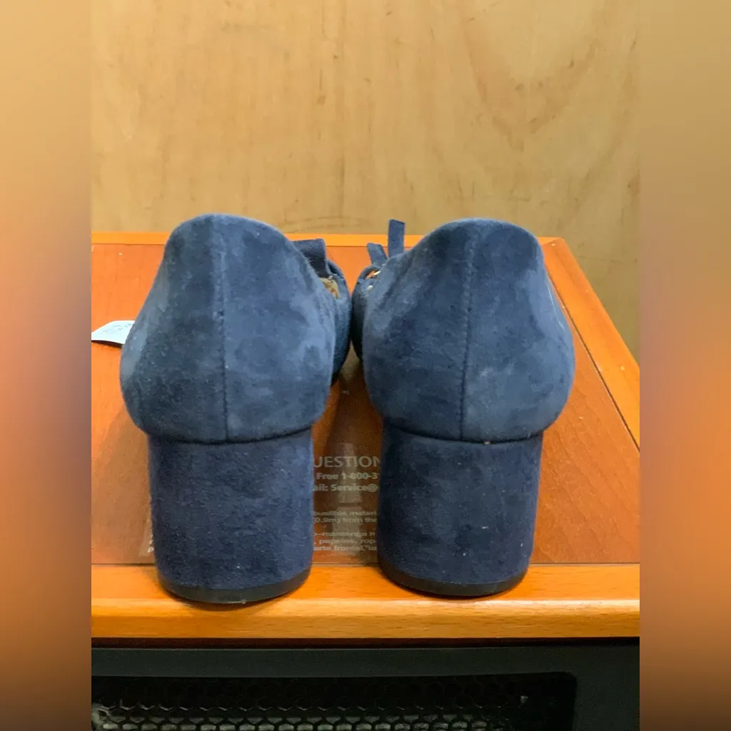 Cole Haan Elegant Navy Tasseled with Gold Accent Heels.        Size-6B - Image 5