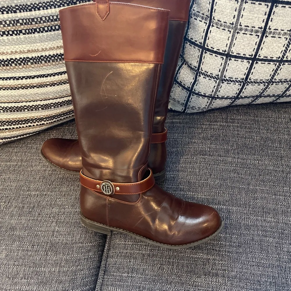 Tommy Hilfiger Andrea Hunter Dark Brown Cognac Saddle Riding Boots Size 5 - Image 2