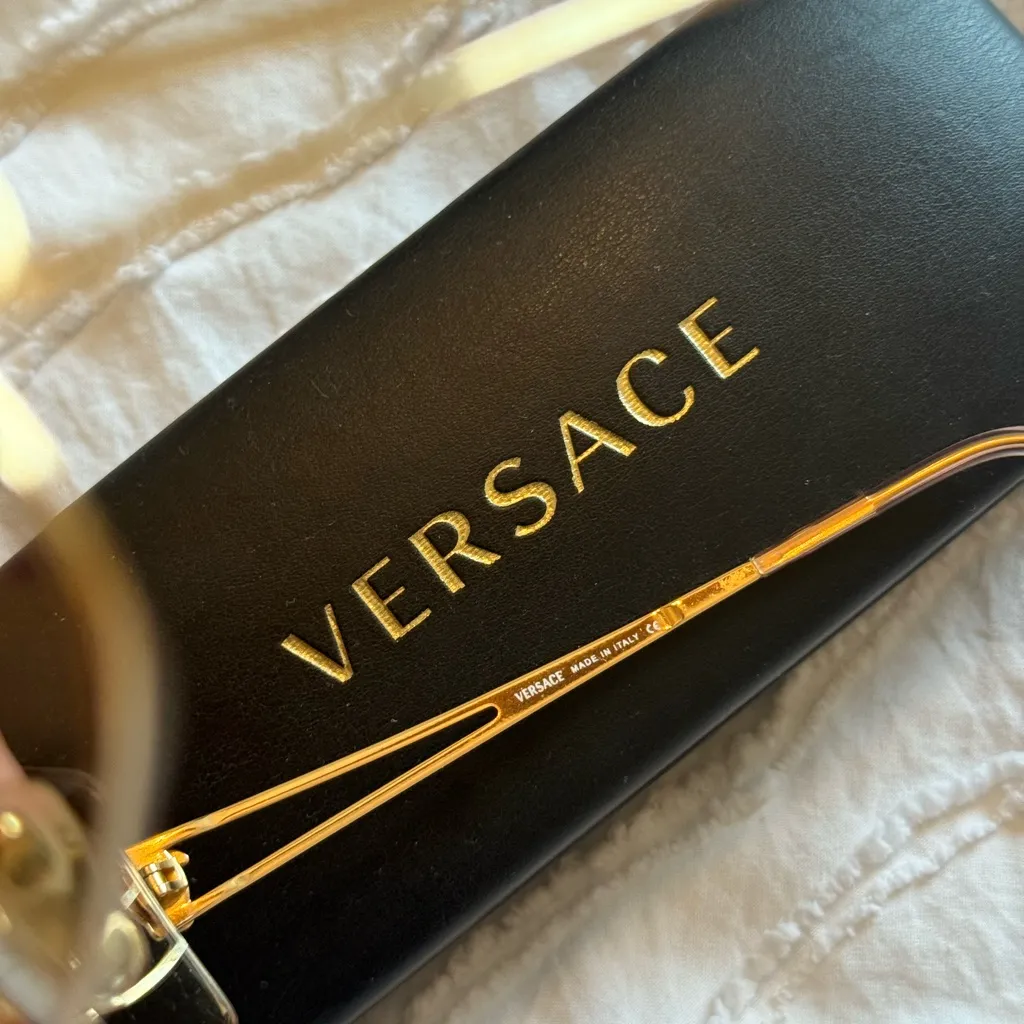 Versace | Medusa Sunglasses with Gold Frame and Pink Lenses - Image 4