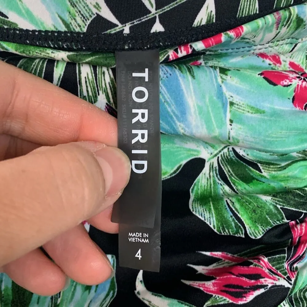 Torrid size 4 swim suit bottoms green tropical ruched bathing suit bikini floral - Image 2
