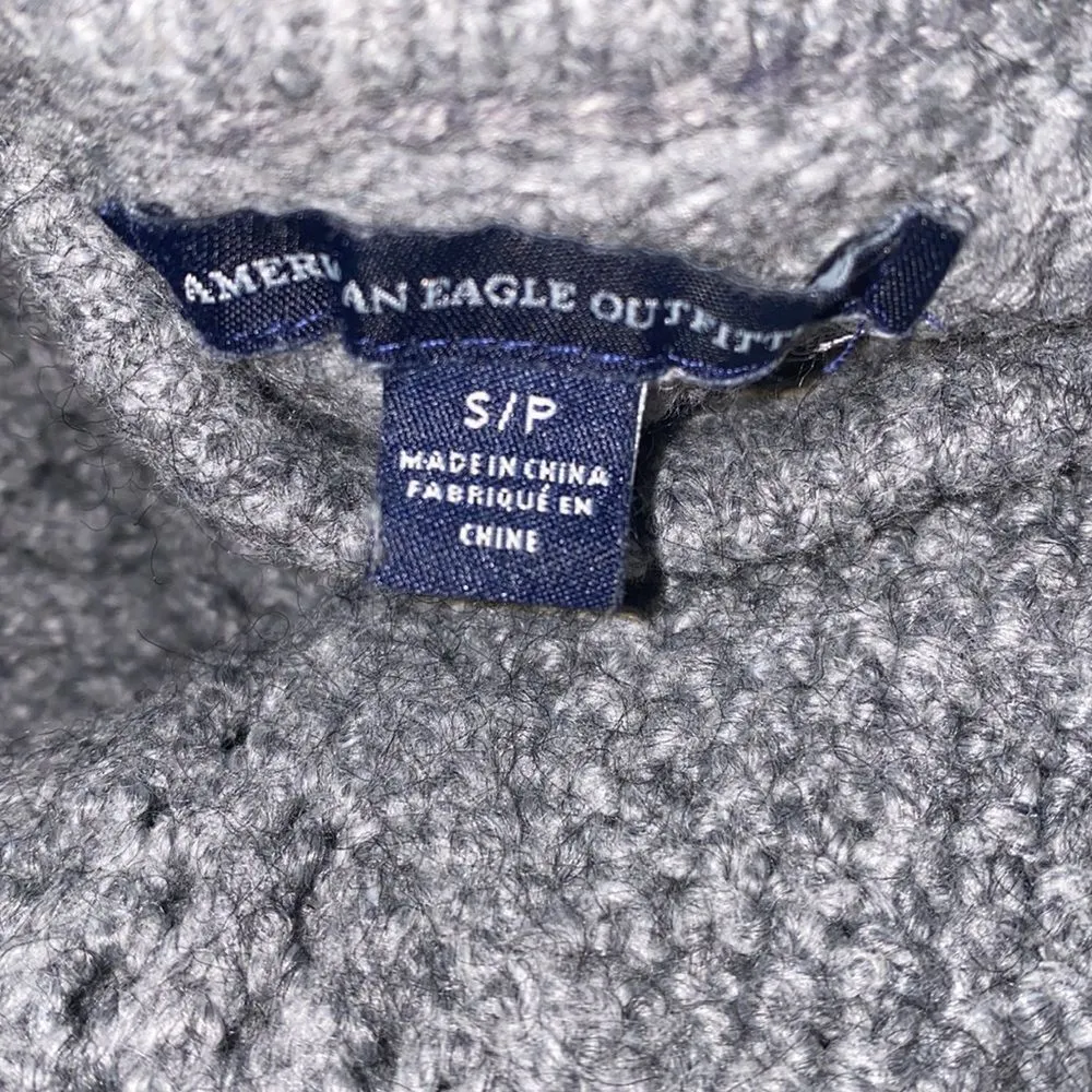 ✨ AEO Grey Thick Diamond Pattern Cable Knit Sweater✨ - Image 3