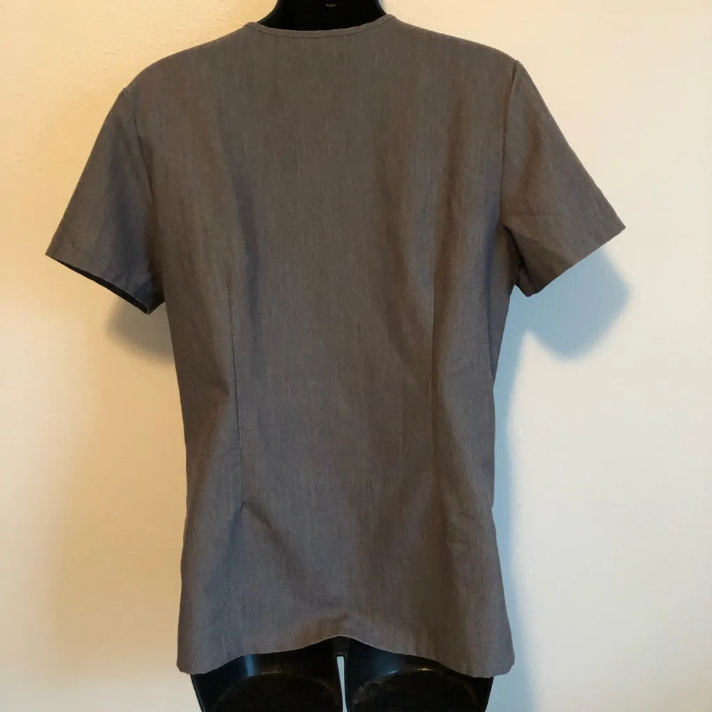 Figs Charcoal V-Neck Women's XS scrub top - Image 3